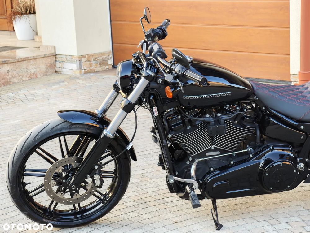 Harley-Davidson Softail Breakout - 24