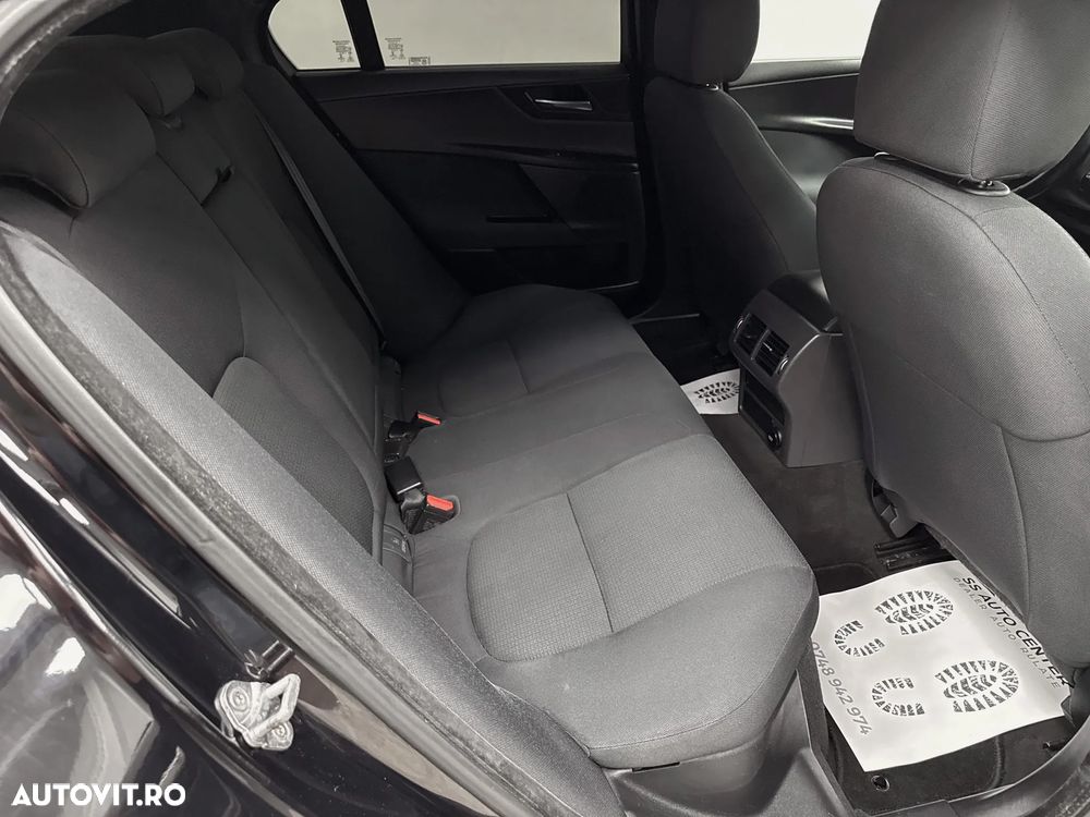 Jaguar XE 2.0 Pure - 18