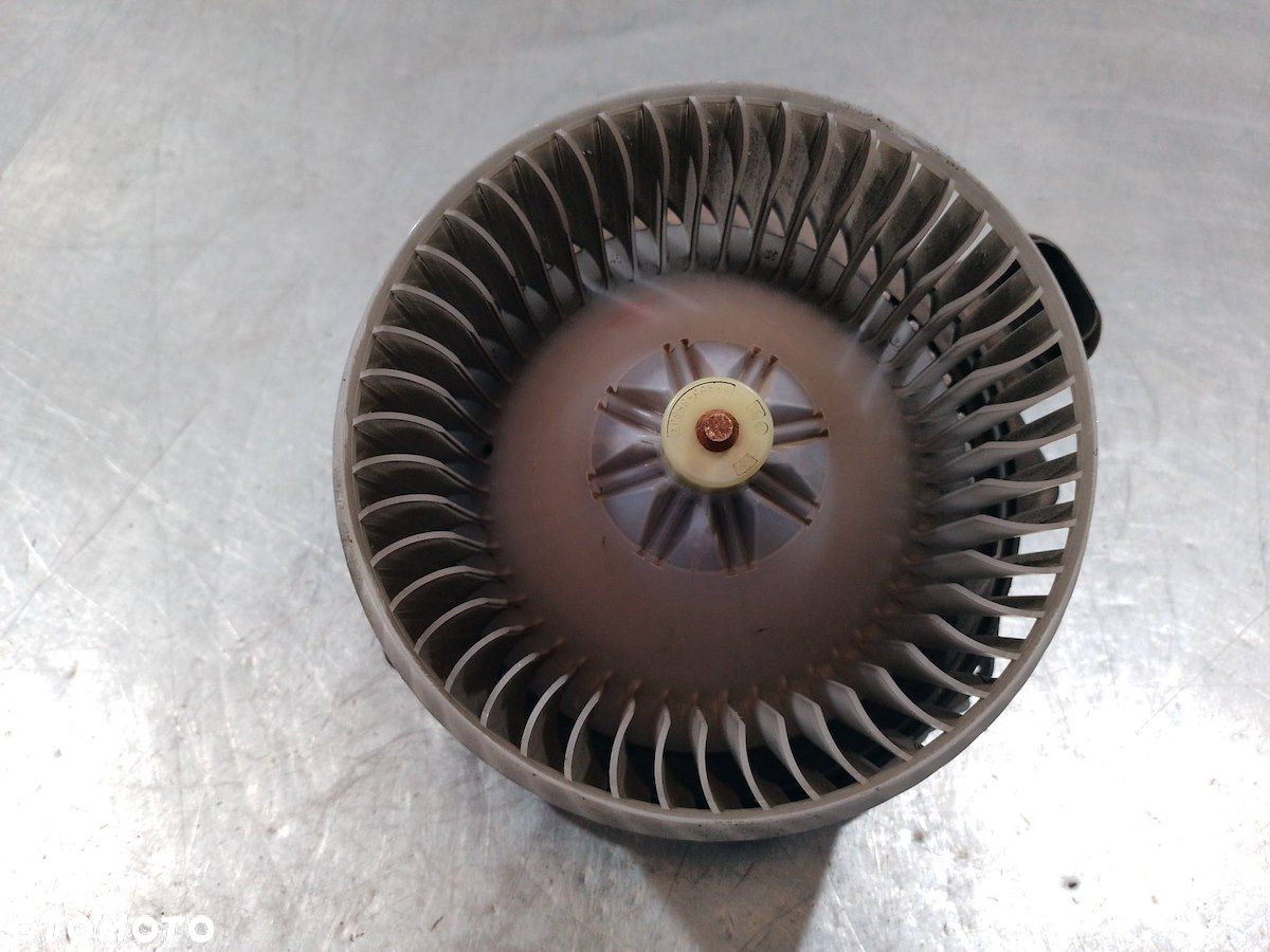 WENTYLATOR NAWIEWU, DMUCHAWA TOYOTA AVENSIS III T27 AV272700-8104 1.8 - 7
