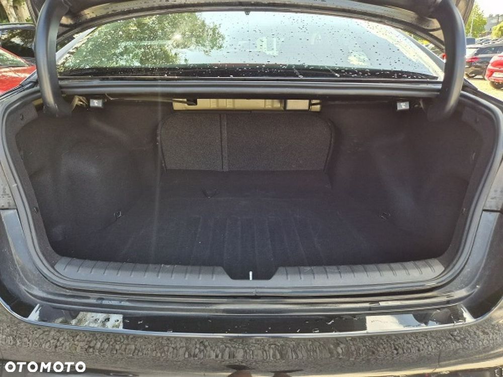 Kia Optima 2.0 L - 21