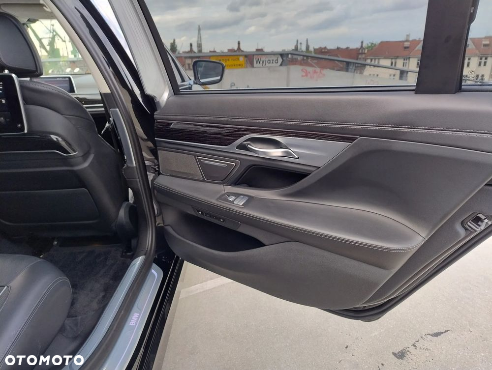 BMW Seria 7 740Ld xDrive - 19