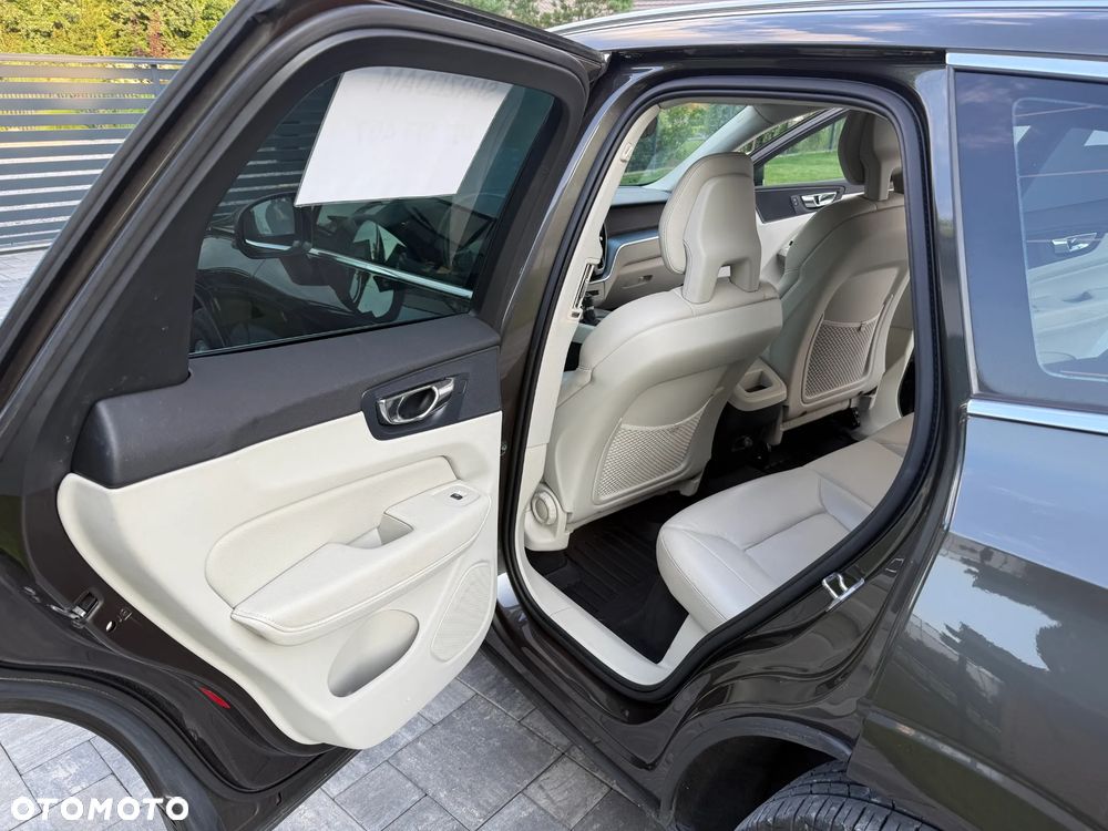 Volvo XC 60 D4 AWD Momentum - 27