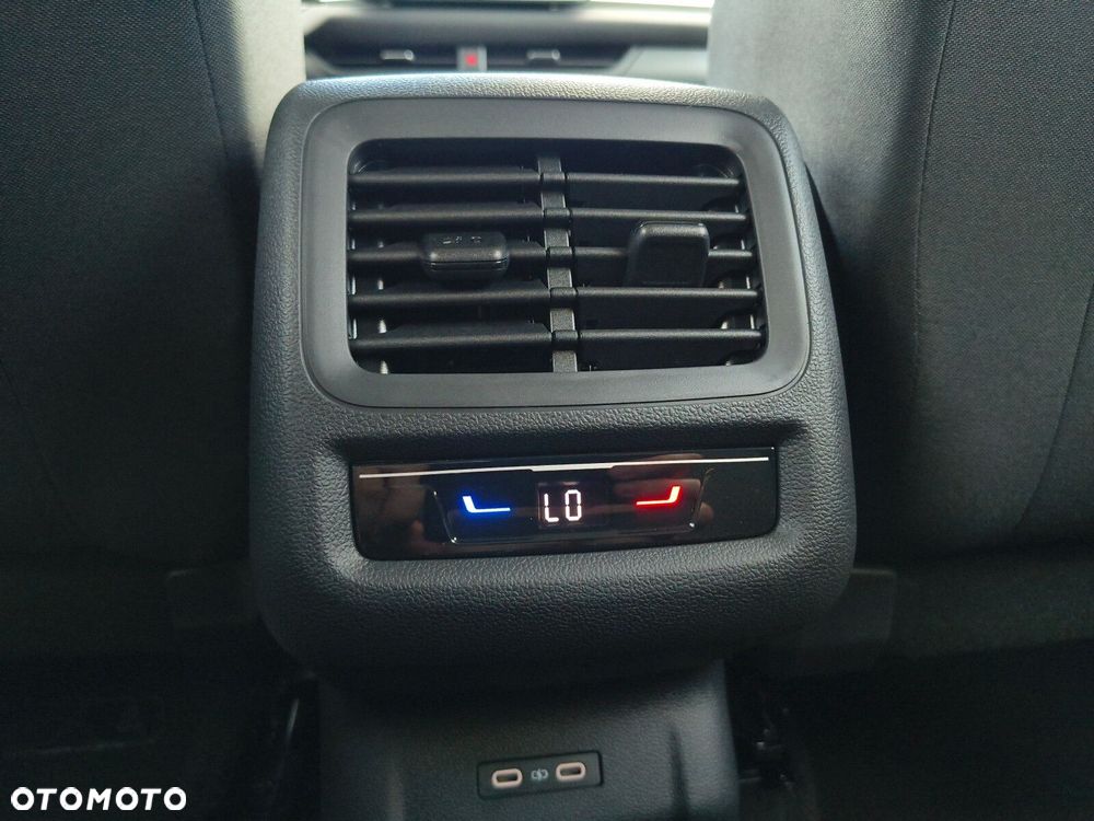 Volkswagen T-Roc 1.5 eTSI Life DSG - 12