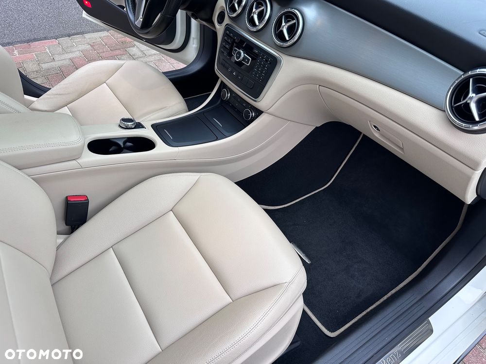 Mercedes-Benz CLA - 23