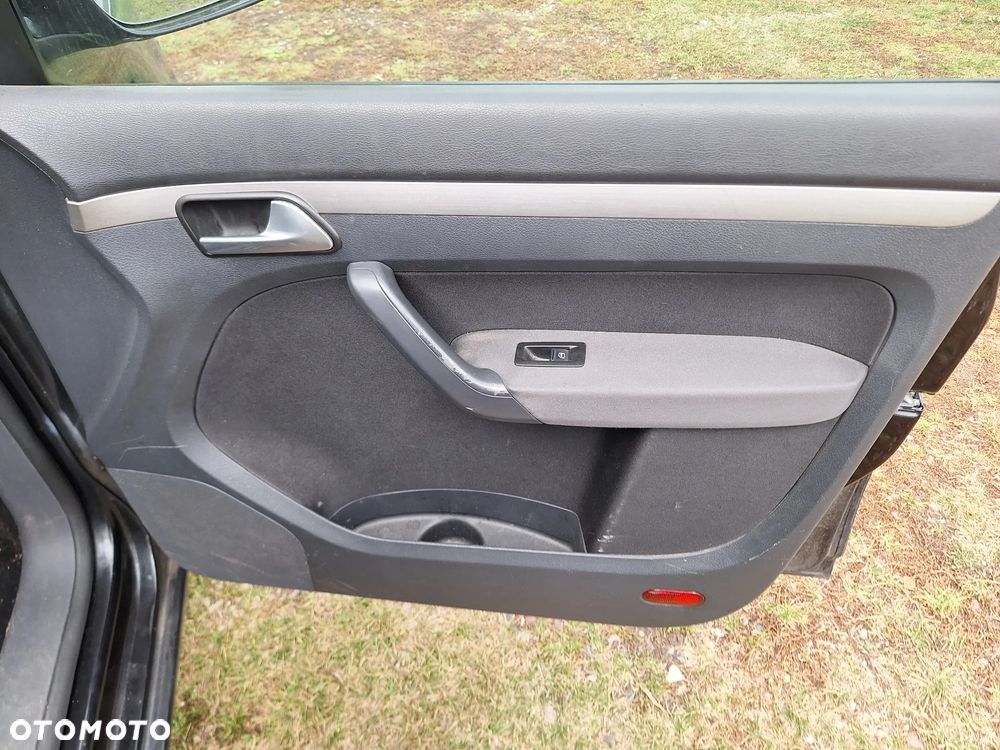 Volkswagen Touran - 25