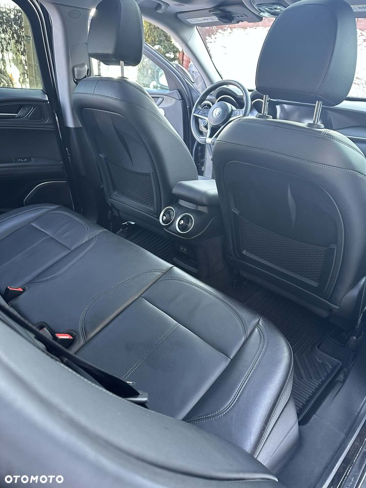Alfa Romeo Stelvio 2.0 Turbo 16V AT8-Q4 Ti - 27