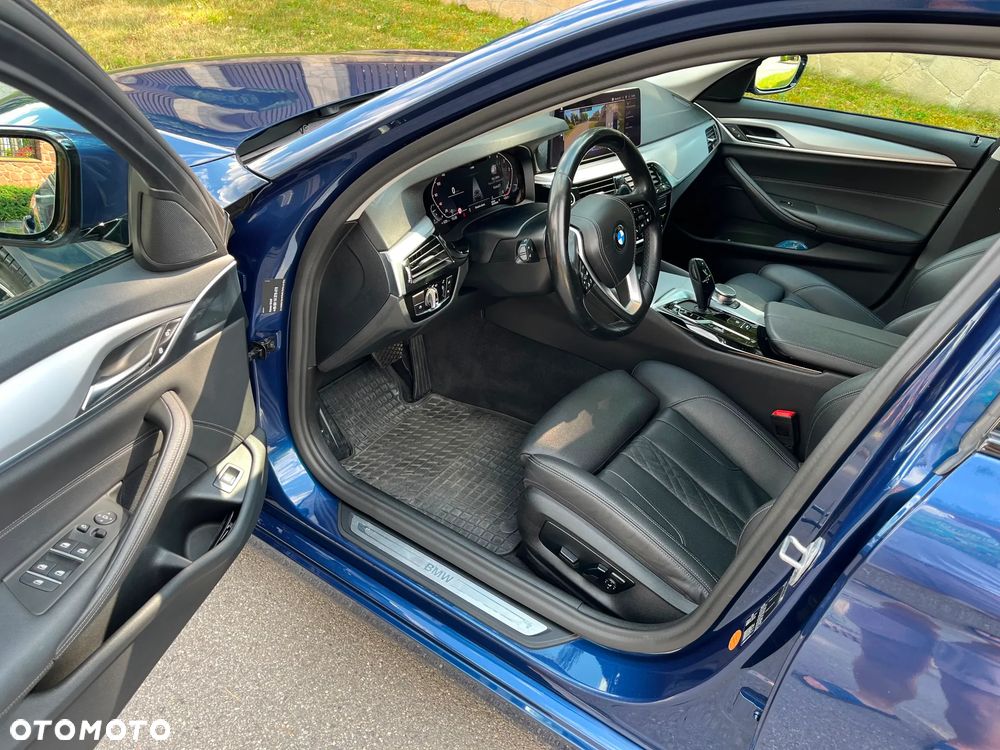 BMW Seria 5 520d M Sport - 24