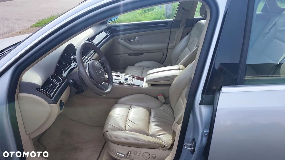 Audi A8 4.2 Quattro - 6