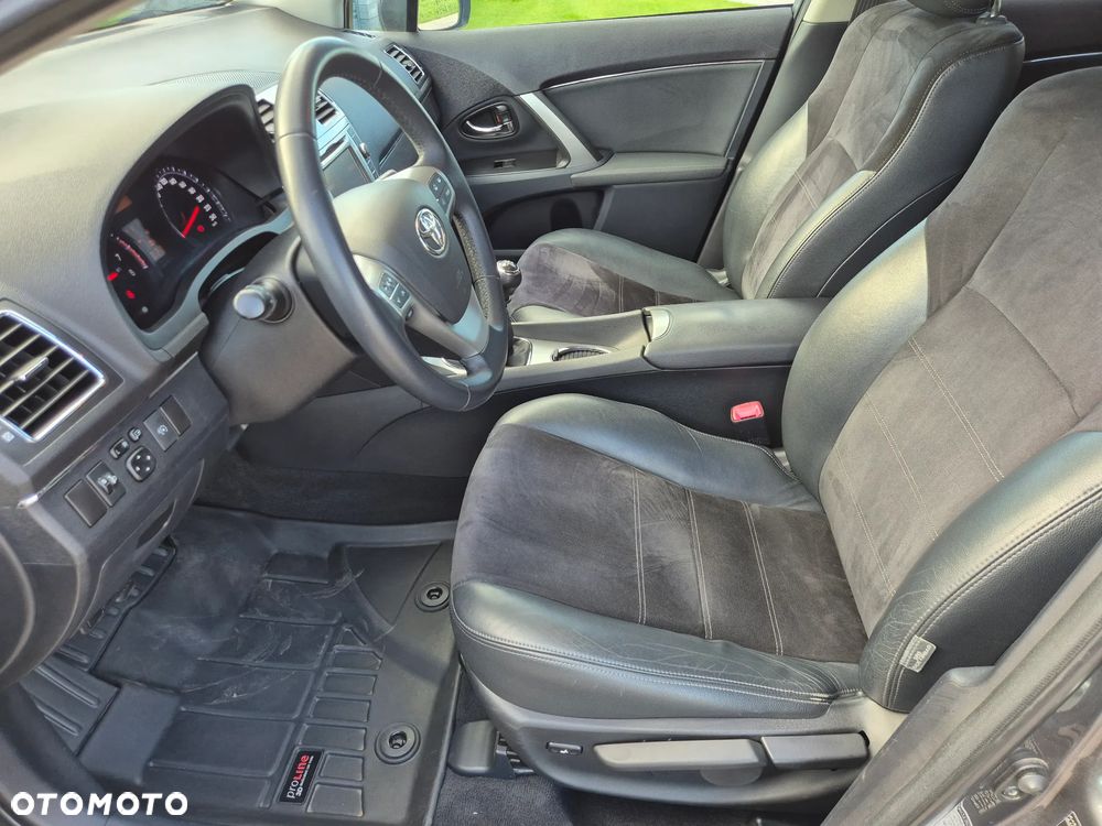 Toyota Avensis - 13