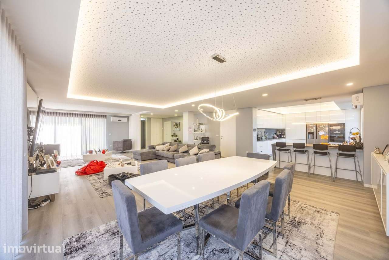 Moradia T5+1 | 4 Frentes | Jardim | Piscina | 5 Suites | Renovada - Grande imagem: 5/60