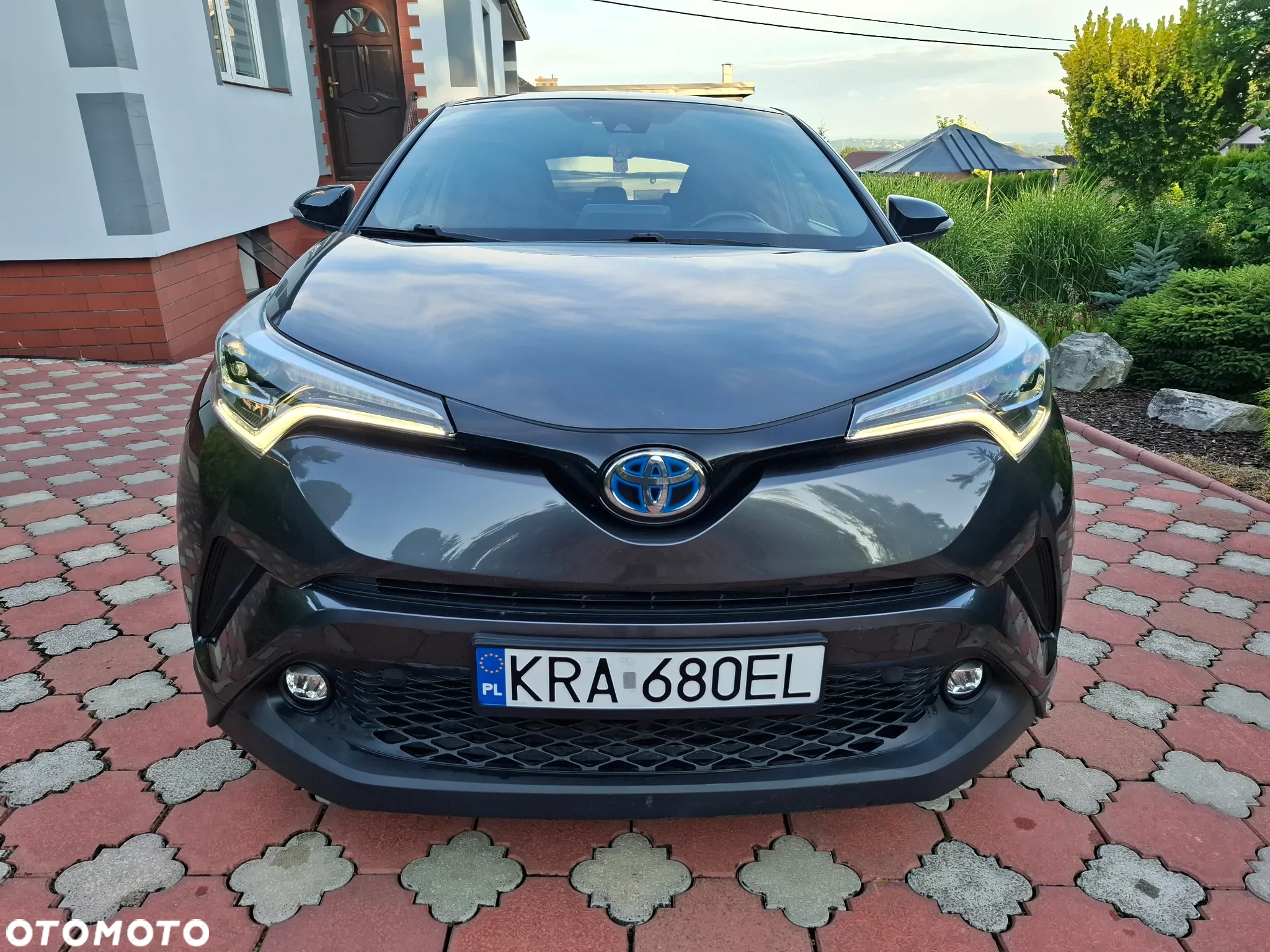 Toyota C-HR 1.8 Hybrid Neon Lime powered by JBL - 4