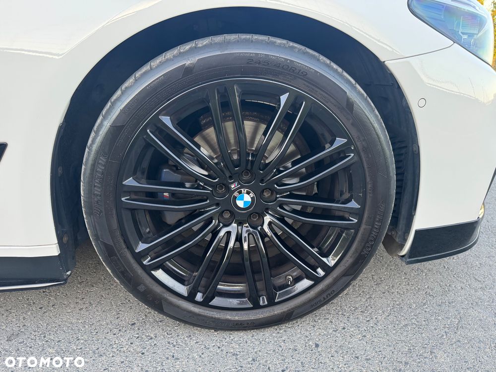 BMW Seria 5 520d M Sport - 12