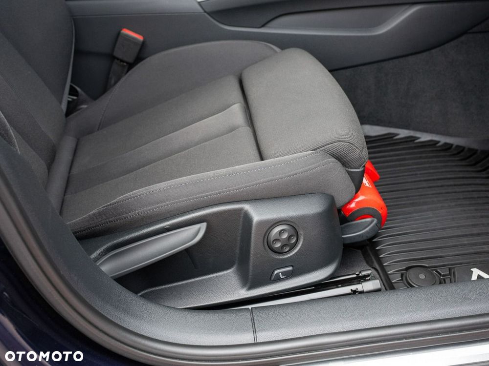 Audi A4 Avant 35 TDI mHEV S tronic - 30