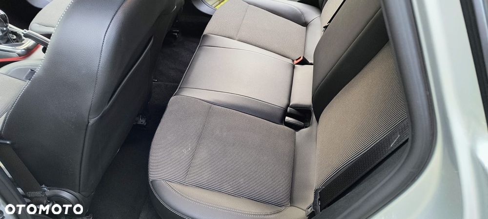 Opel Astra 1.6 Turbo - 21