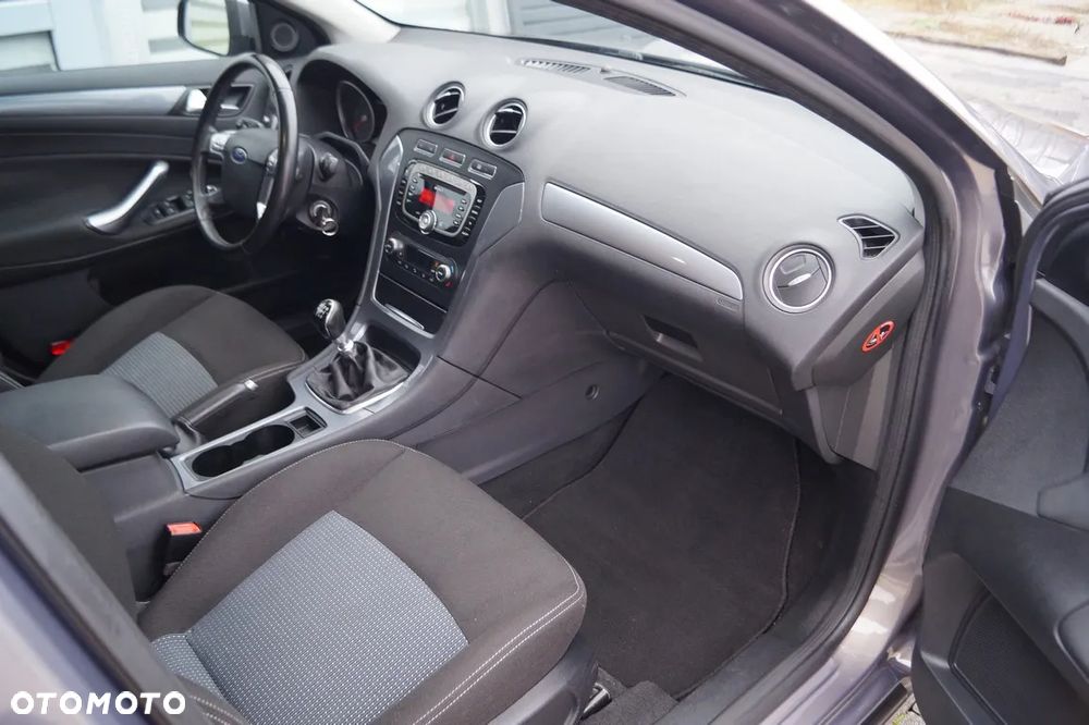 Ford Mondeo 1.6 TDCi Ambiente - 26