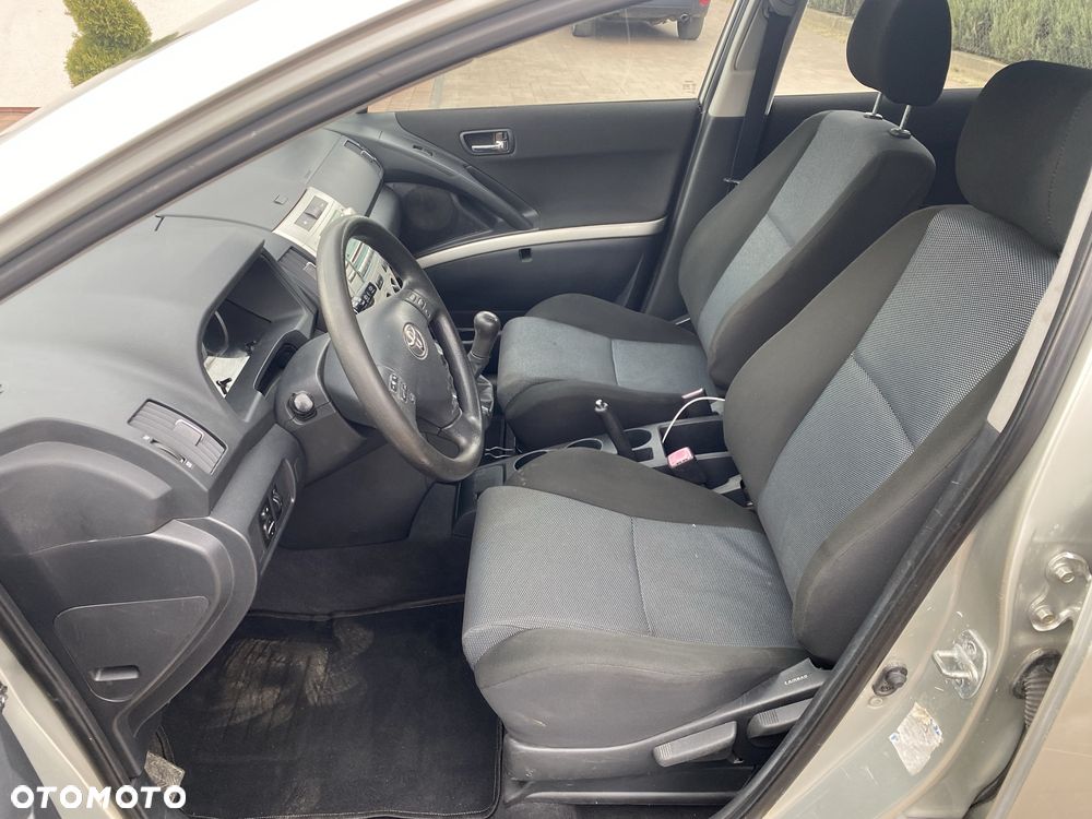 Toyota Corolla Verso - 5
