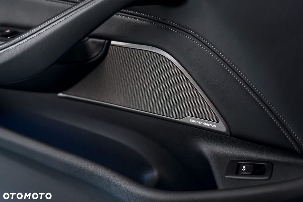 BMW Seria 5 M550i xDrive sport - 9