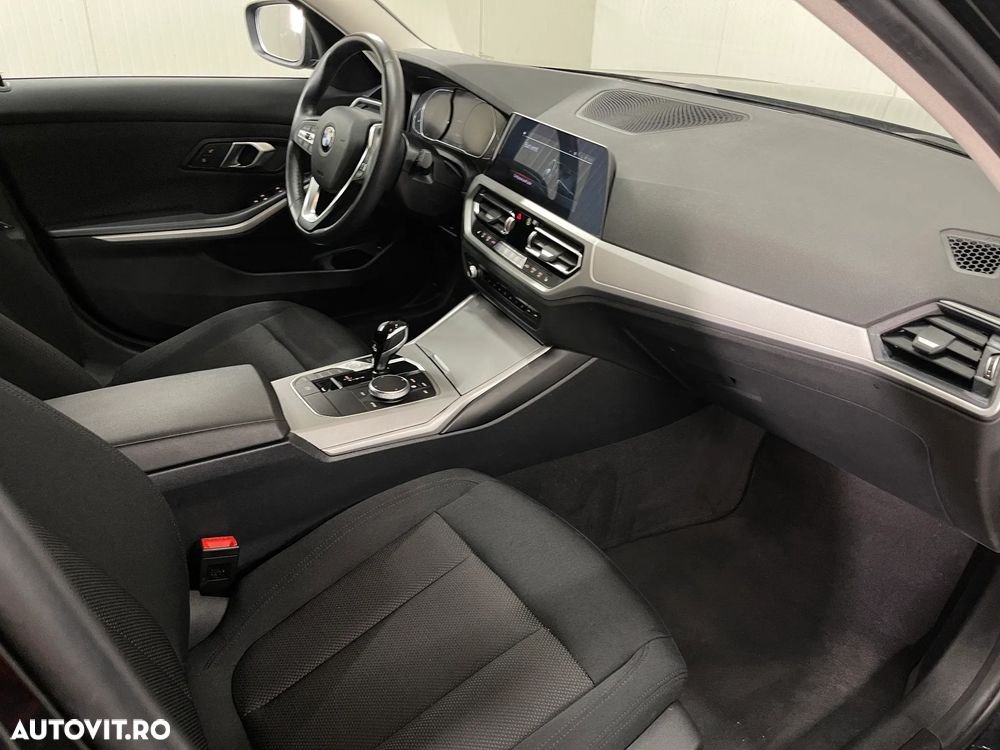 BMW Seria 3 320i AT - 11