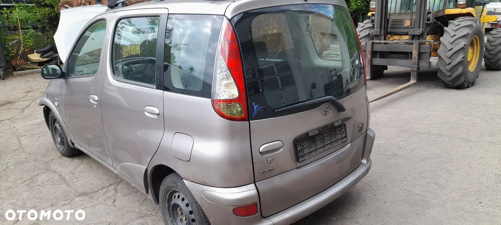 drzwi lewe prawe TOYOTA YARIS VERSO  03-06 - 3