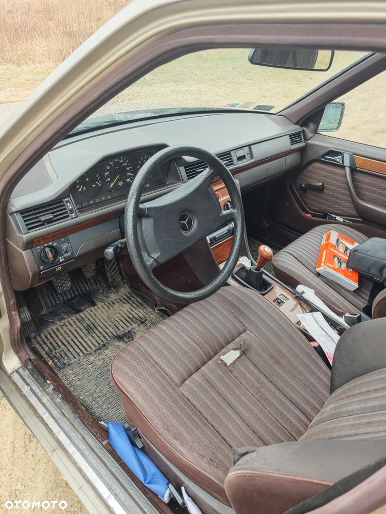 Mercedes-Benz W124 (1984-1993) - 11