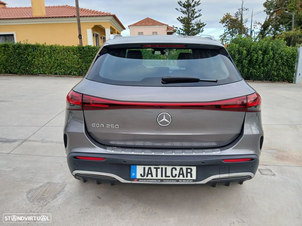 Mercedes-Benz EQA - 8