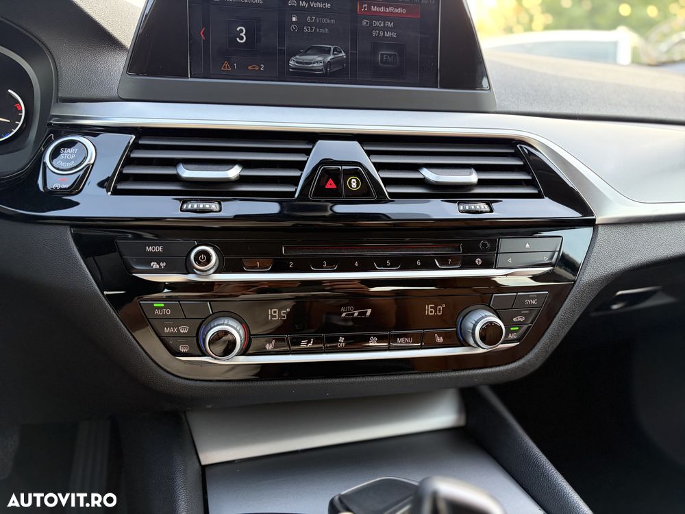 BMW Seria 5 520i Aut. - 37