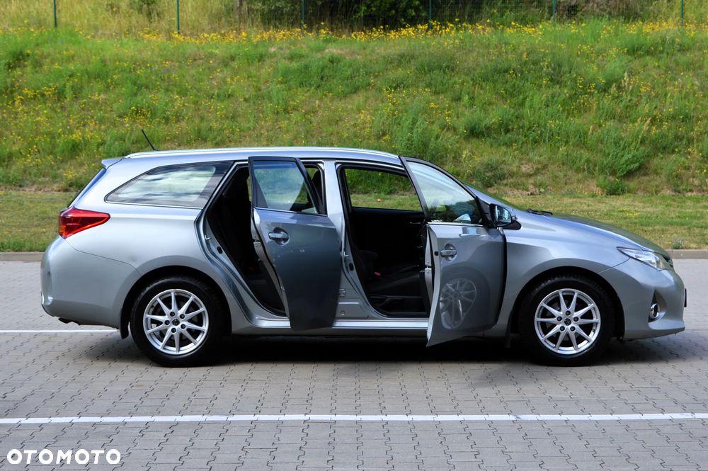 Toyota Auris 1.6 Premium Comfort - 27