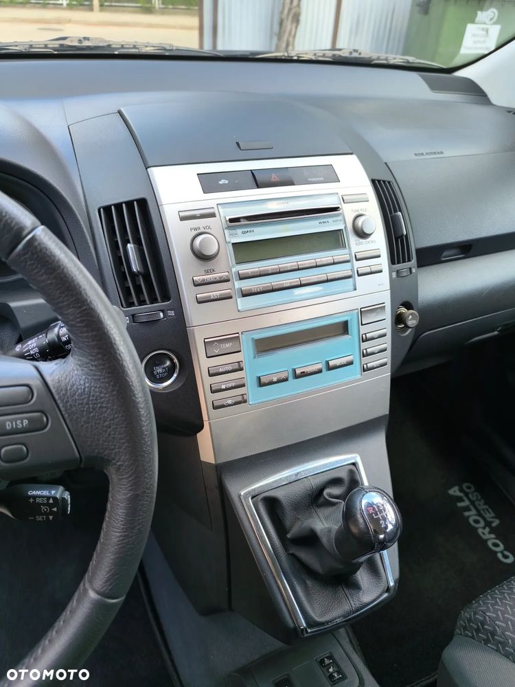 Toyota Corolla Verso 2.2 D-4D - 8