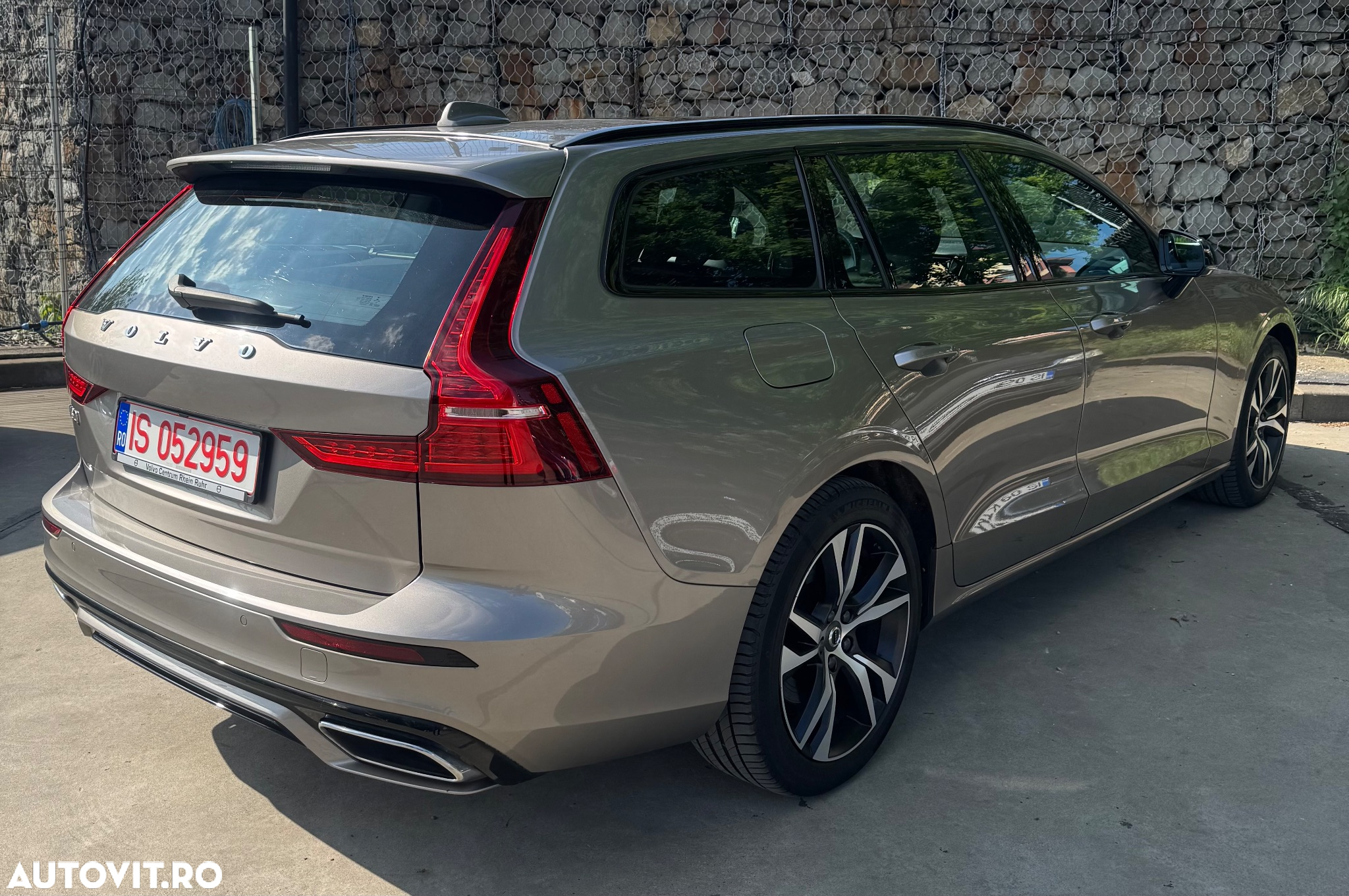 Volvo V60 T6 AWD Recharge Geartronic RDesign Expression - 5
