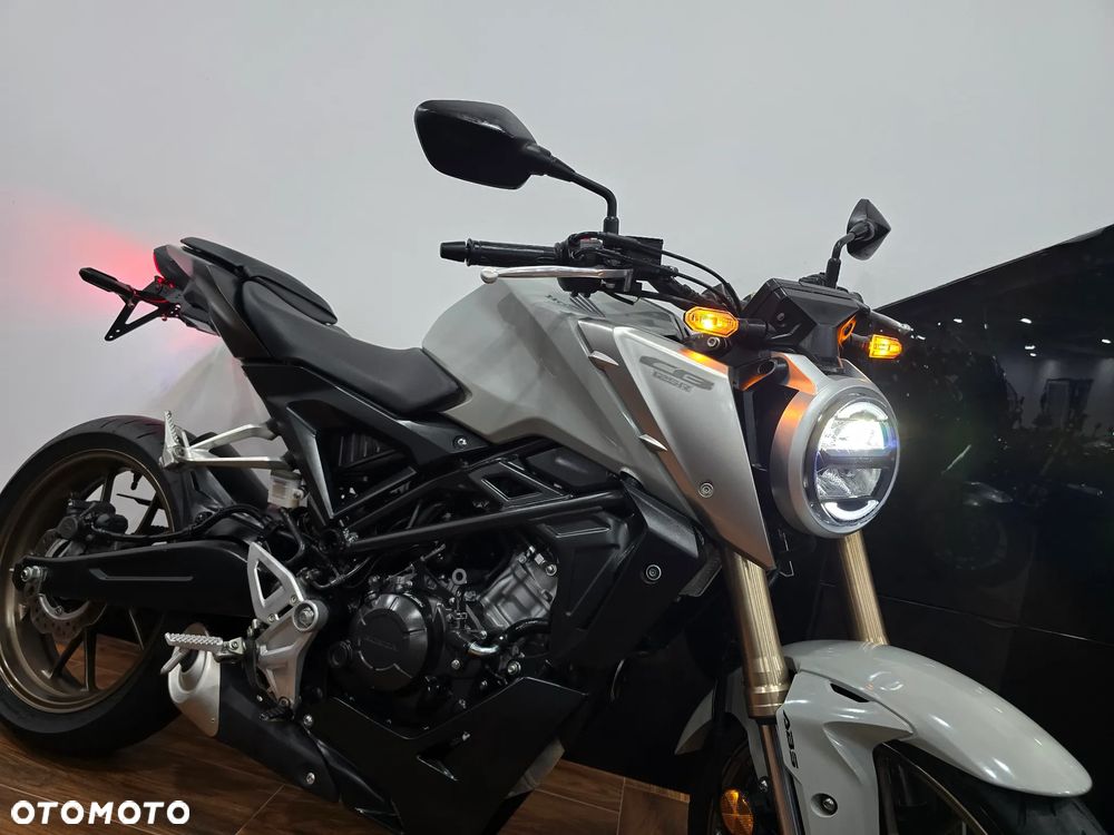 Honda CB - 32
