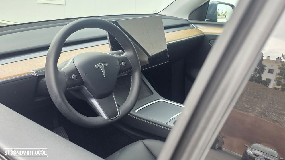 Tesla Model Y Standard - 38