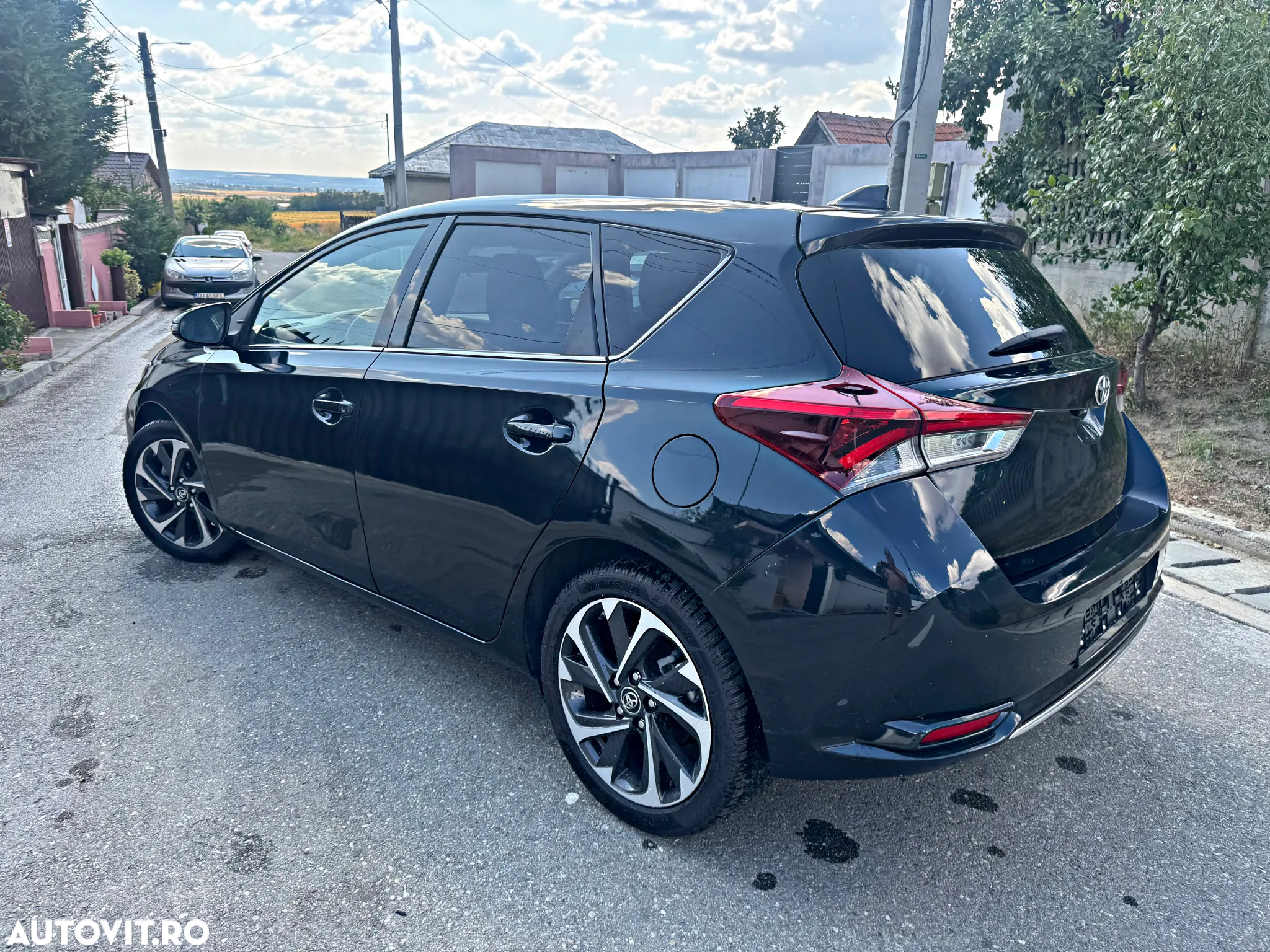 Toyota Auris 1.6 D-4D Design Edition - 4