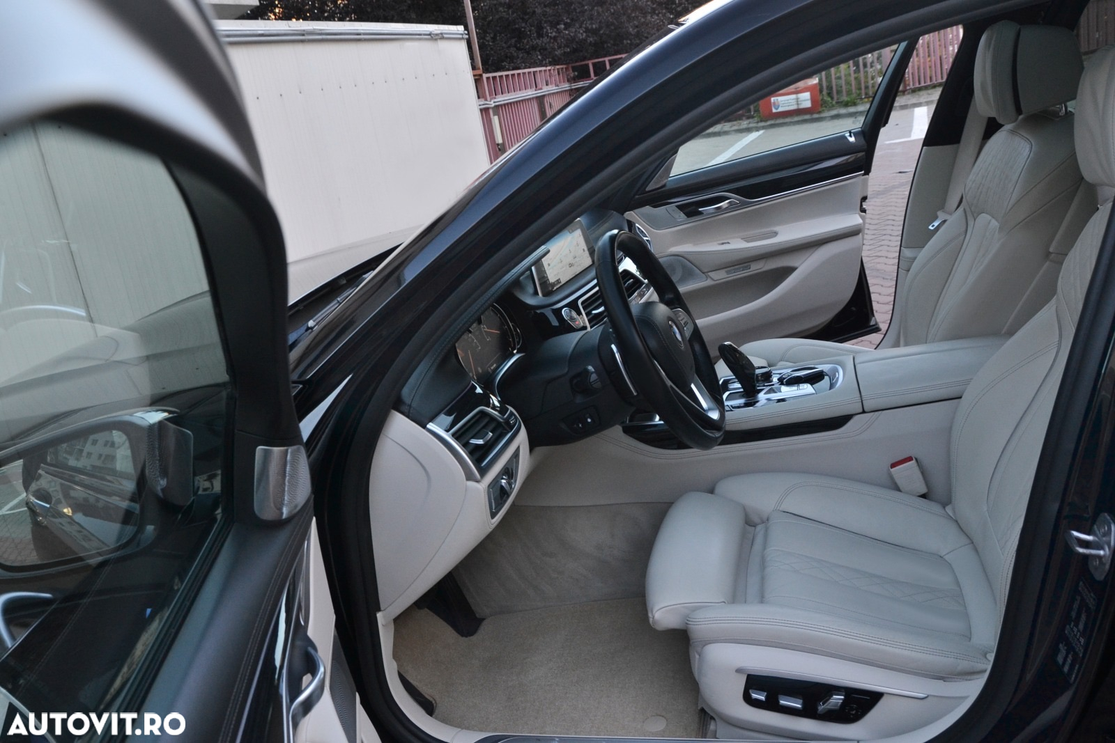 BMW Seria 7 740i - 22