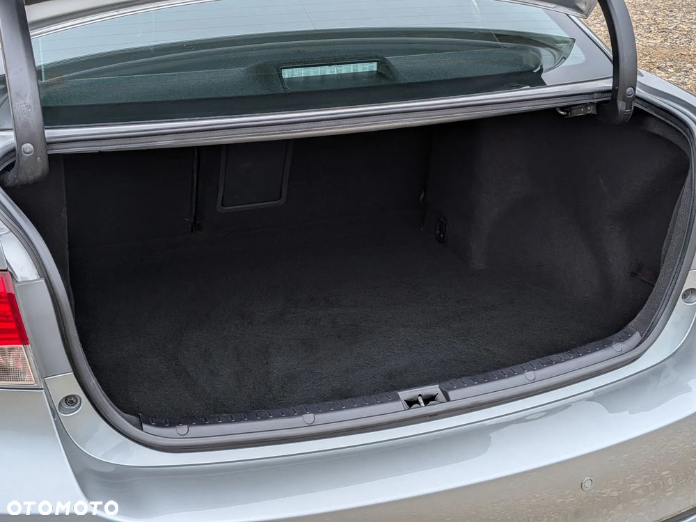 Toyota Avensis 1.8 Sol plus NAVI MS - 16