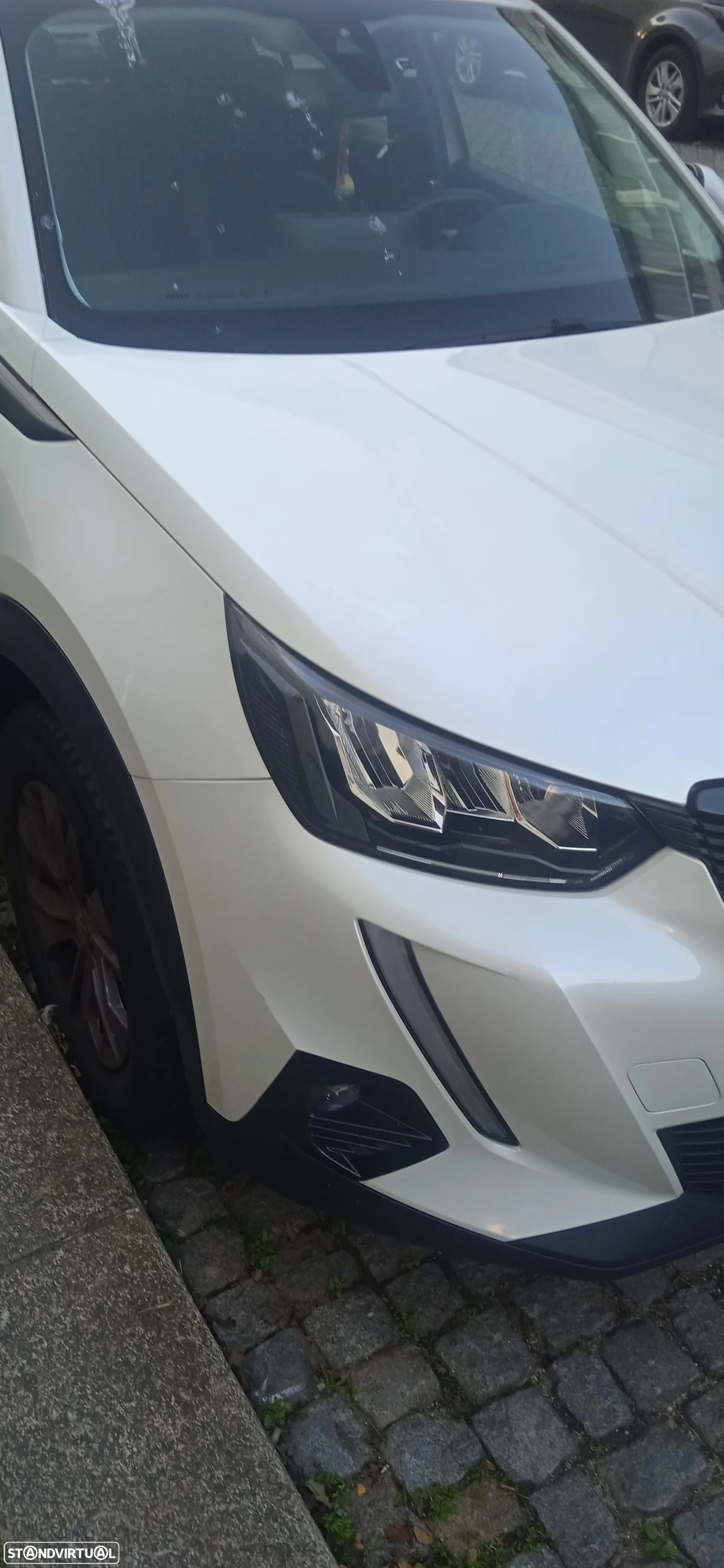 Peugeot 2008 1.2 PureTech Allure Pack EAT8 - 4