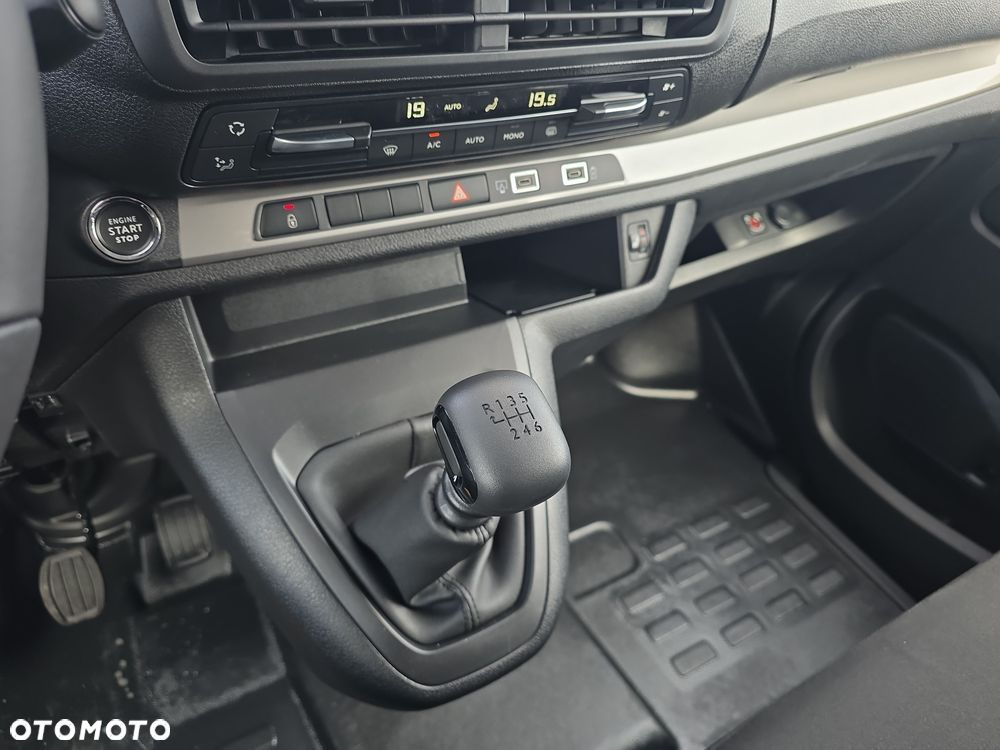 Opel Vivaro 2.2 CDTI XL 3,1t (brygadówka) - 19