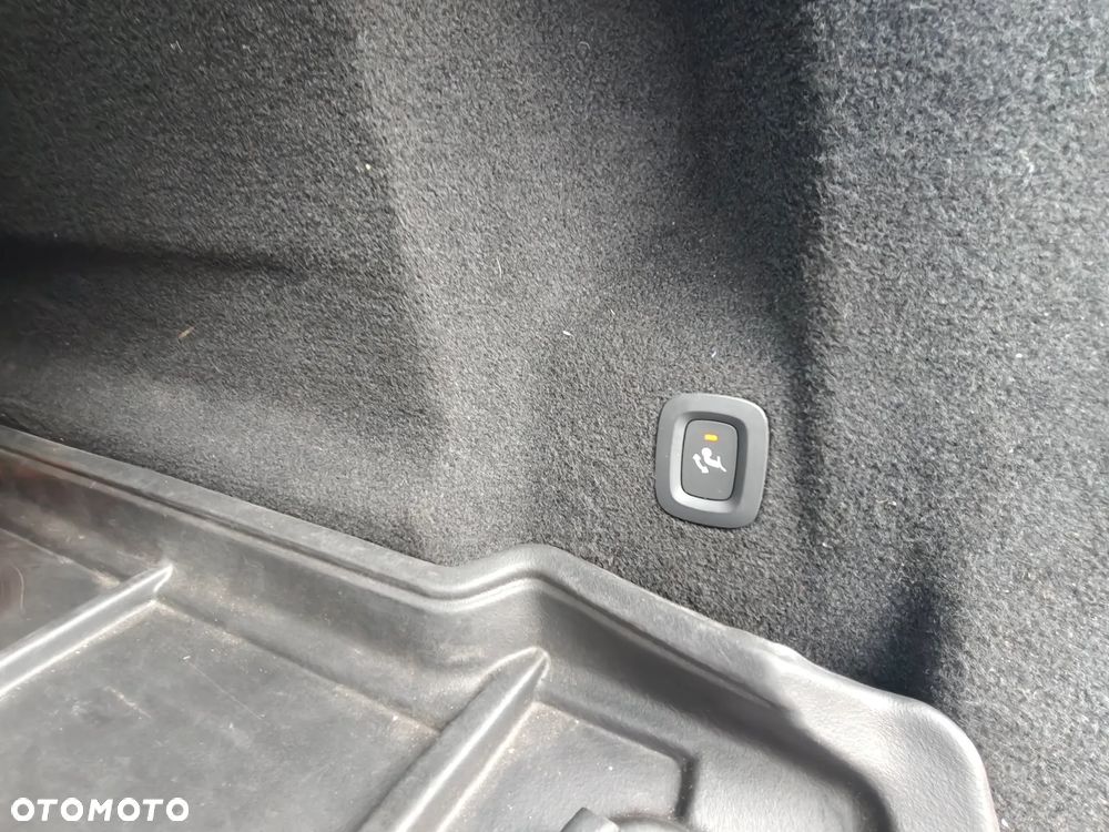 Volvo XC 60 B4 D AWD Momentum Pro - 20