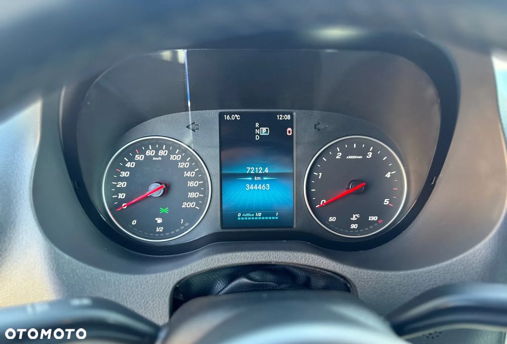 Mercedes-Benz Sprinter - 10