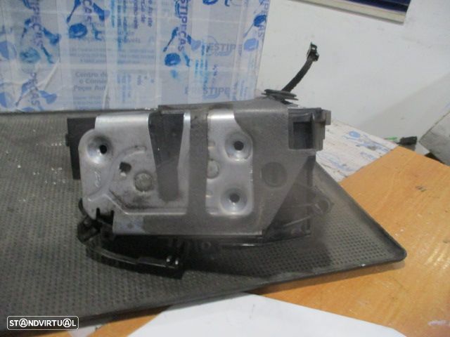 Fecho 8A6AA21812BDE FORD FIESTA 4 FASE 1 2009 1.4TDCI 70CV 5P PRETO F DRT 4 PINOS FORD FIESTA 6 FASE 1 2010 1.6TDCI 90CV 5P PRETO - 3