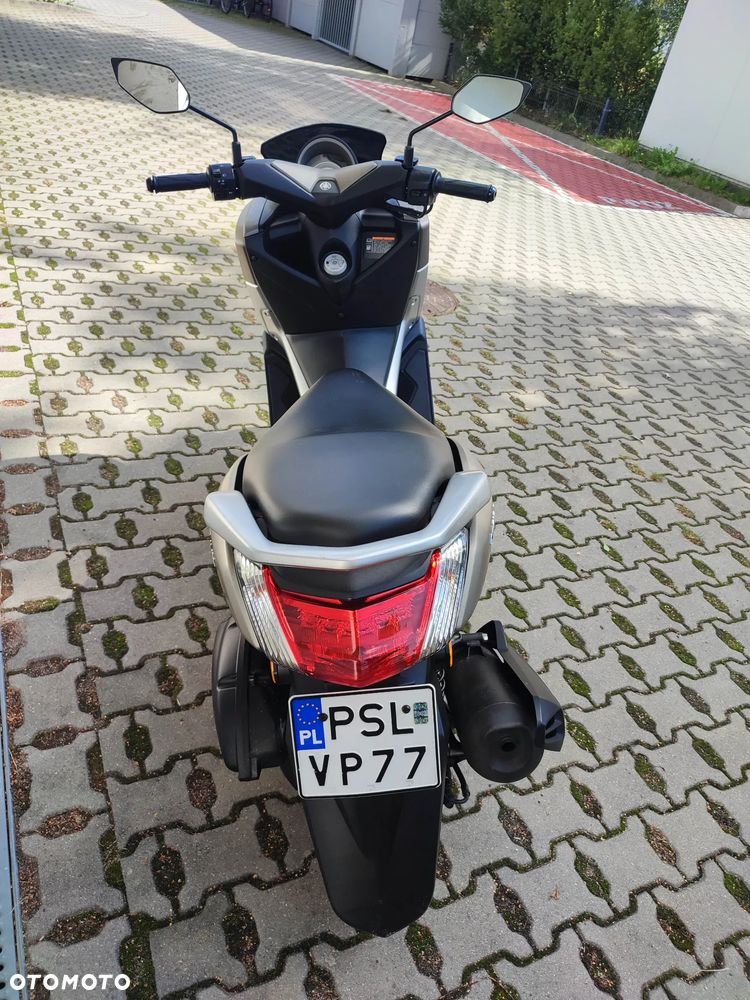 Yamaha NMAX - 16