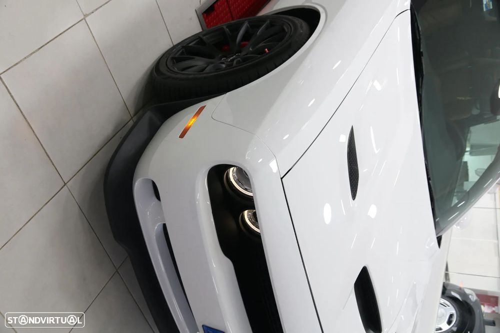 Dodge Challenger Auto SRT Hellcat - 13