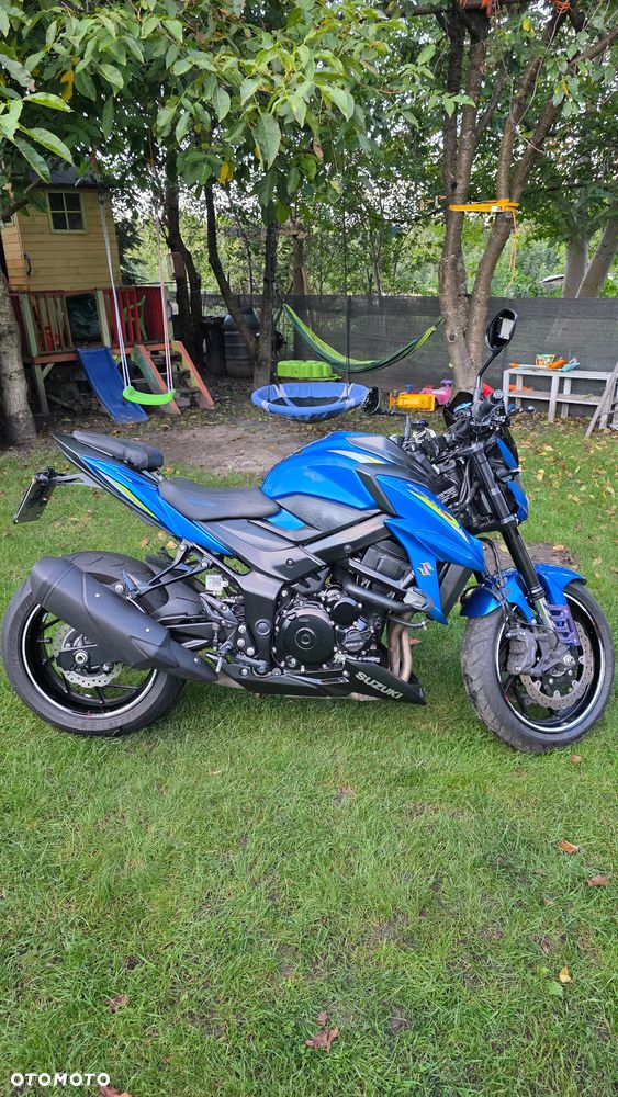 Suzuki GSX - 17