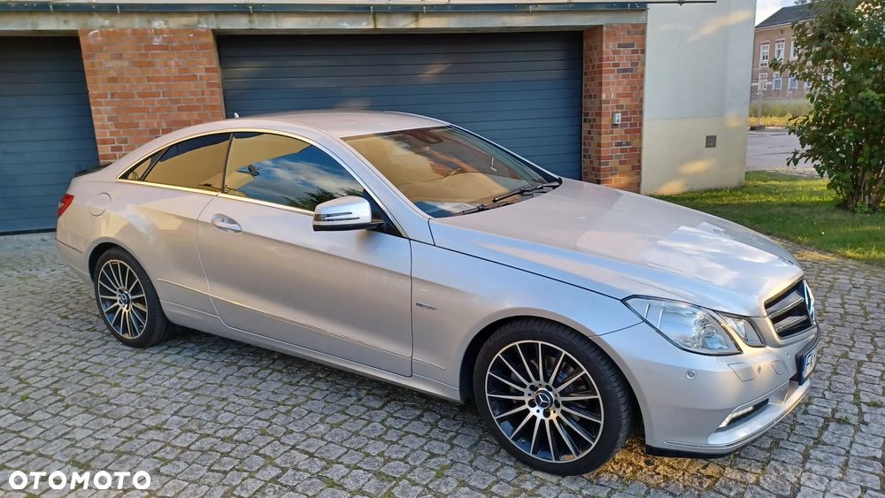 Mercedes-Benz Klasa E 200 CGI Coupe BlueEFFICIENCY Automatik Avantgarde - 21