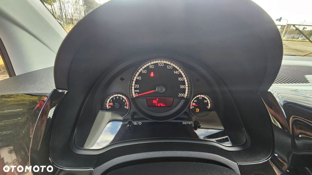 Volkswagen up! move - 18