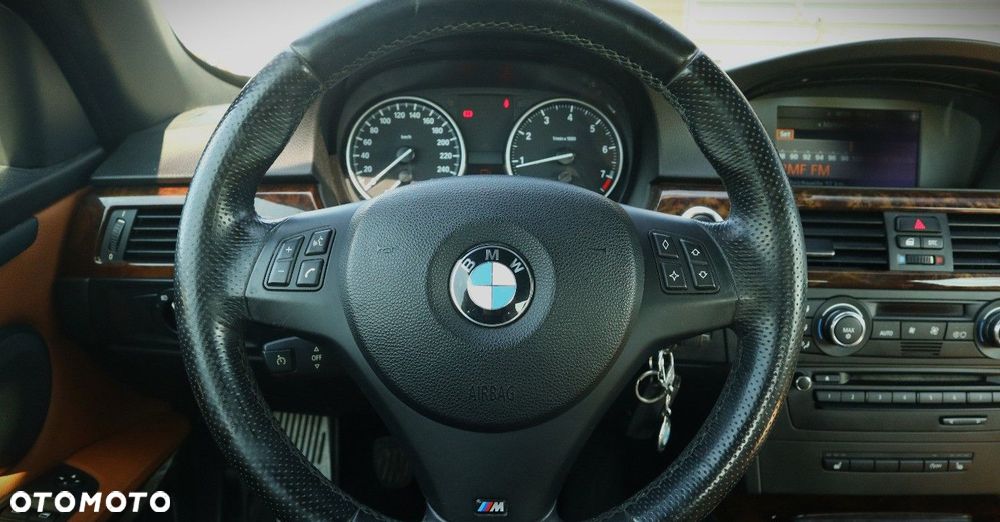 BMW Seria 3 320i Cabrio - 24