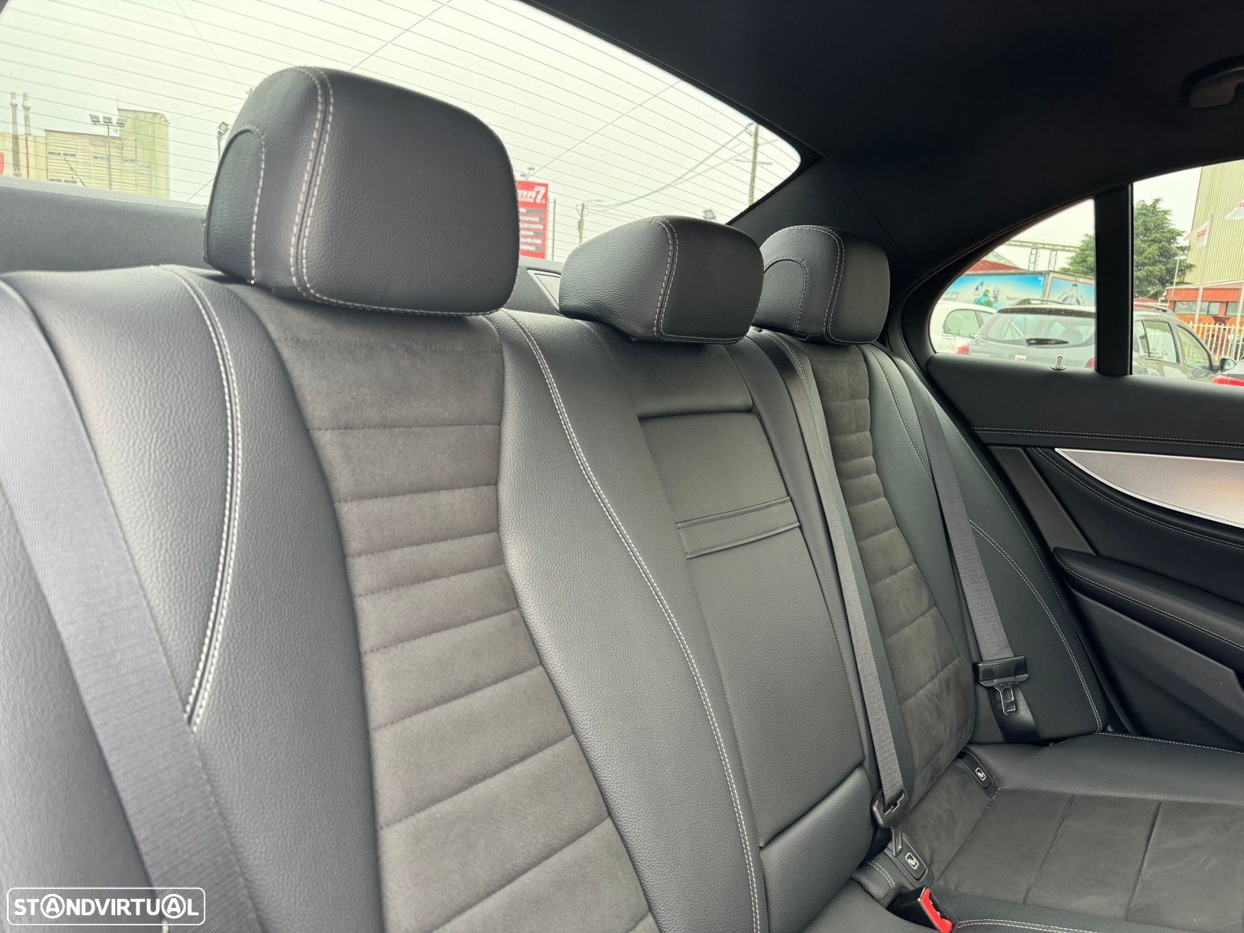 Mercedes-Benz E 300 de AMG Line - 13
