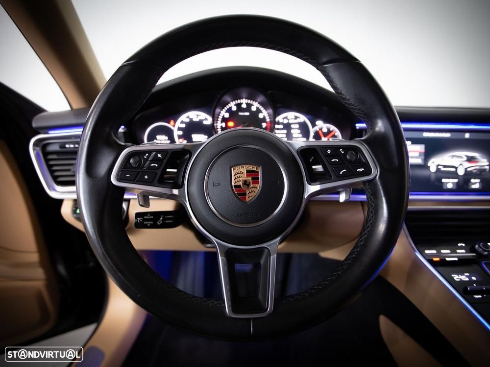 Porsche Panamera Sport Turismo - 18