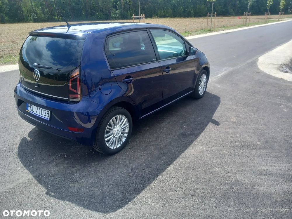 Volkswagen up! United - 3