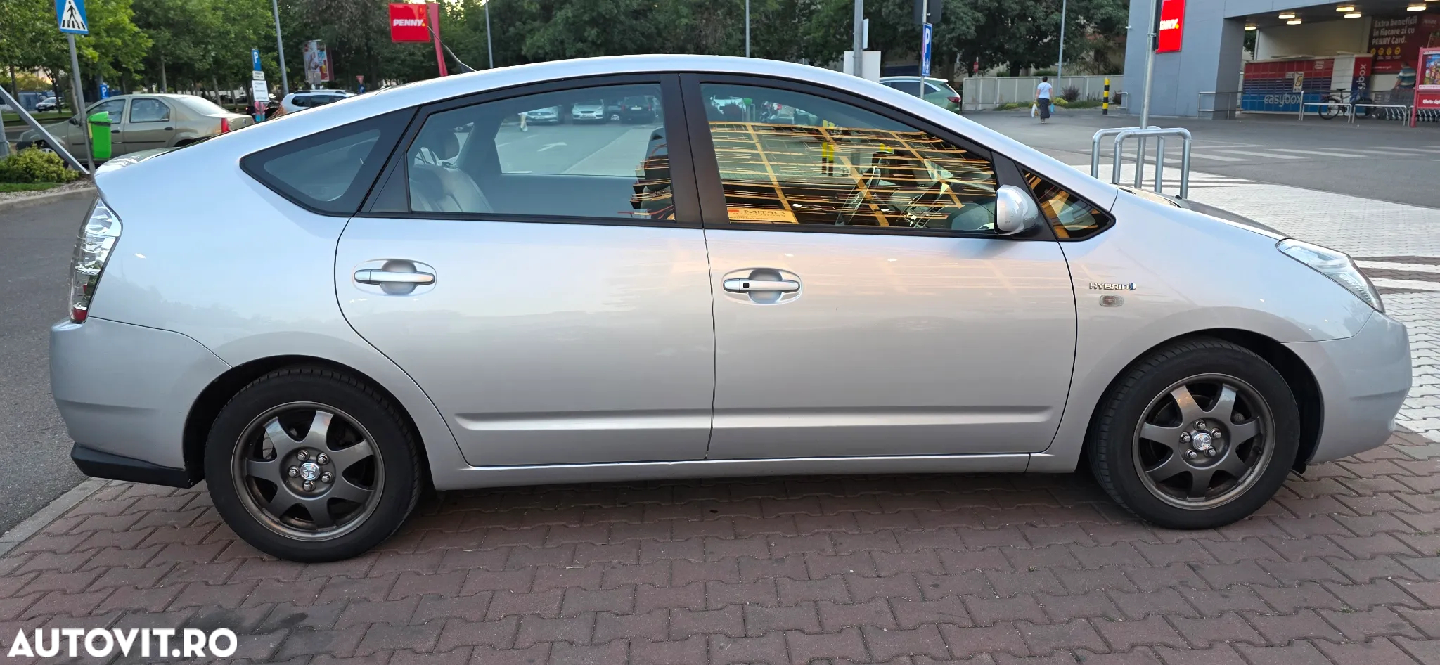 Toyota Prius (Hybrid) - 11