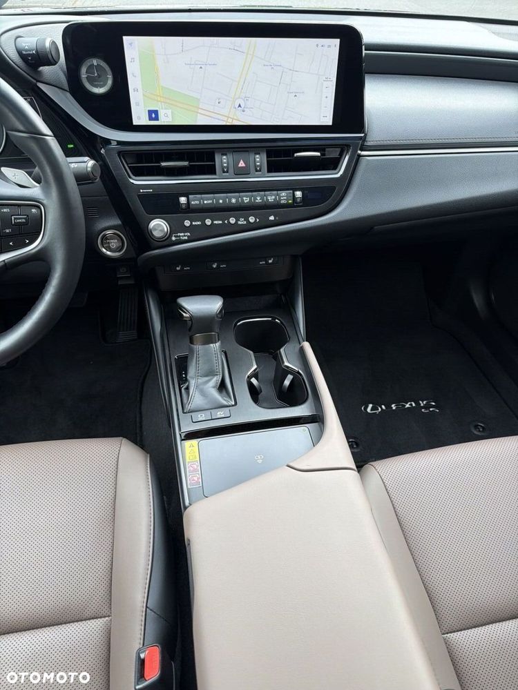 Lexus ES 300h Business Edition - 13
